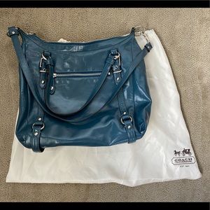 💙Authentic Coach patent leather handbag